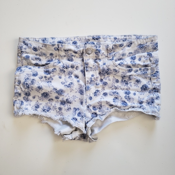 Divided Blue & White Floral Denim Short - Picture 4 of 7